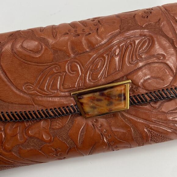 Vintage La Verne Tooled Leather Bakelite clutch - Picture 2 of 8